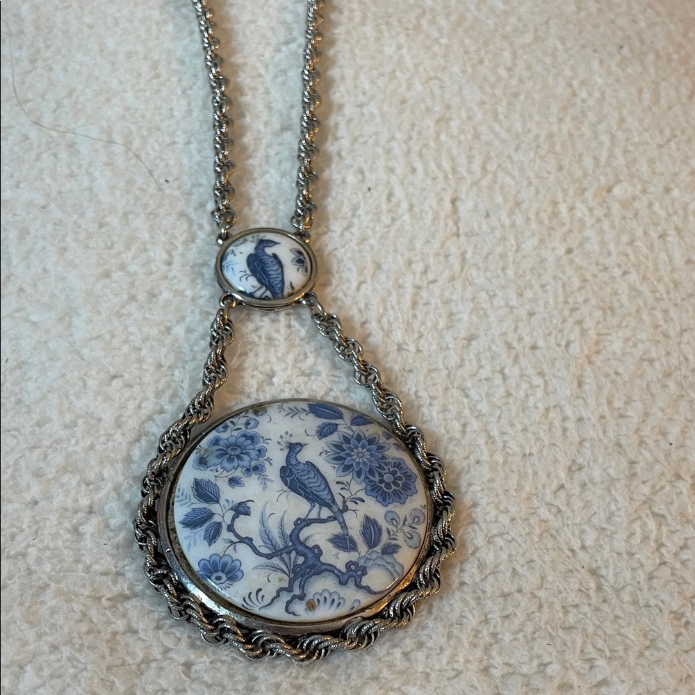 Elegant Silver and Blue Pendant Necklace